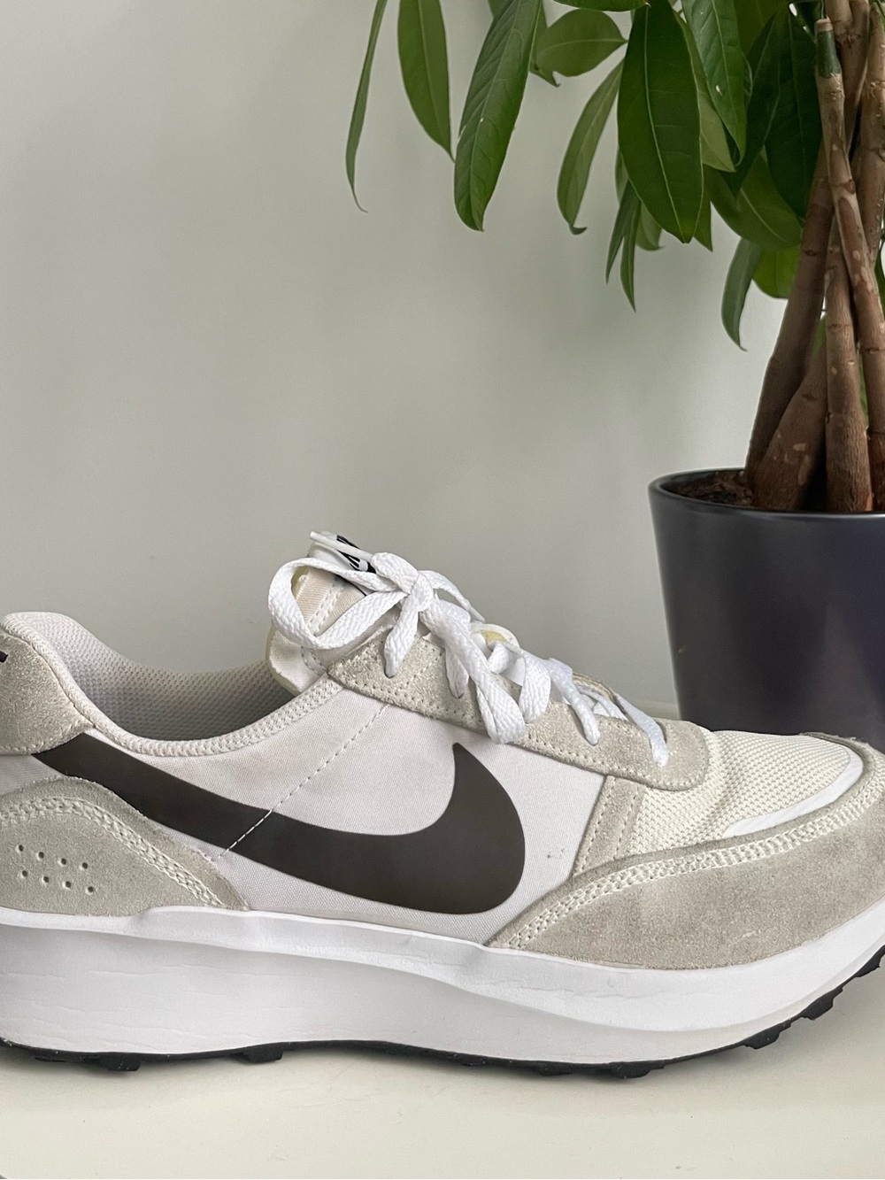 Men Size 10 Nike Waffle Nav Debut
White Phantom Summit Shoes